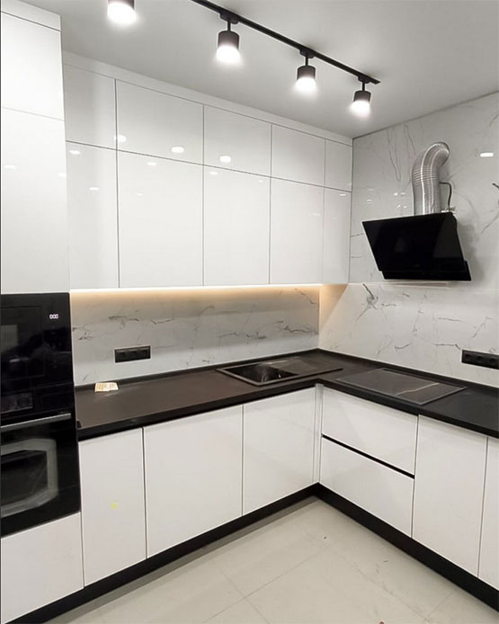 Черно-белая кухня на заказ