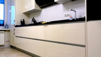 Кухни с фасадами без ручек