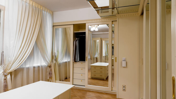 Классические шкафы и гардеробные на заказ