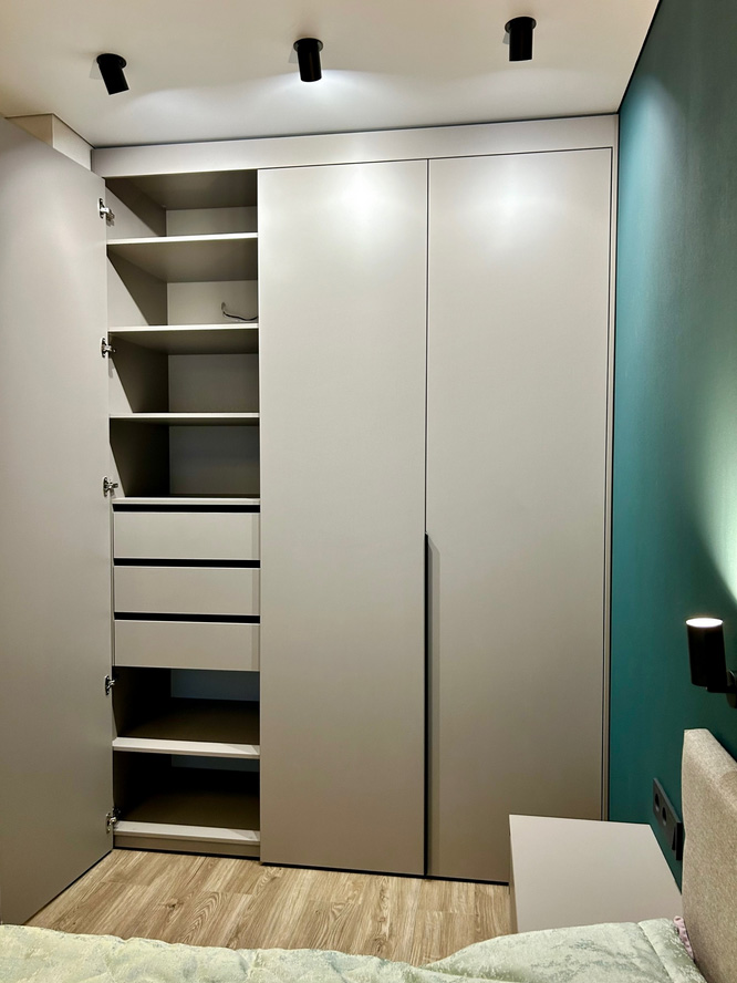 Шкафы и гардеробные в спальню