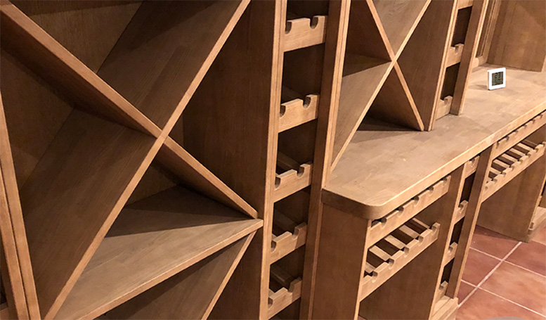 Шкафы и стеллажи для вина (бутылок) из массива дерева