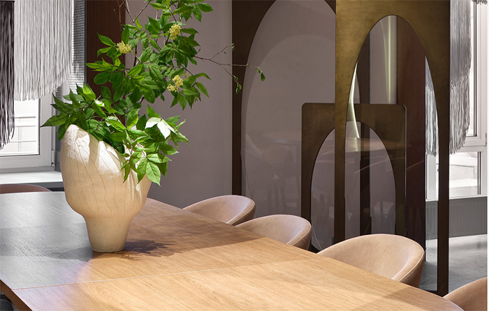 Мебель для кафе, магазина из массива дерева и мебельной фанеры