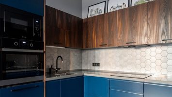 угловая кухня со встроенной техникой