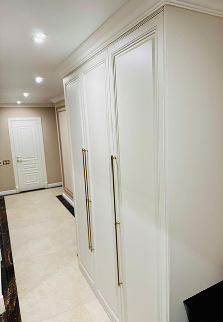 Шкафы в классическом стиле из массива дерева и МДФ