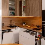 угловая кухня за фасадами