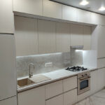 кухня белая прямая