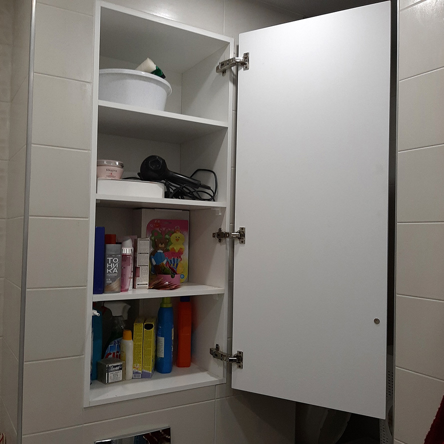 шкаф над инсталляцией