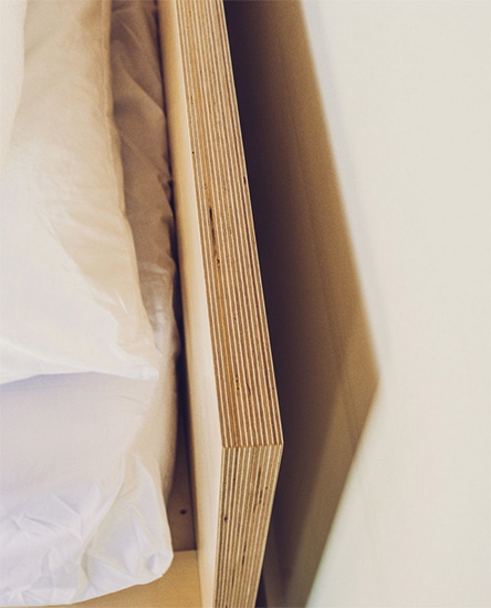 Изголовье кровати