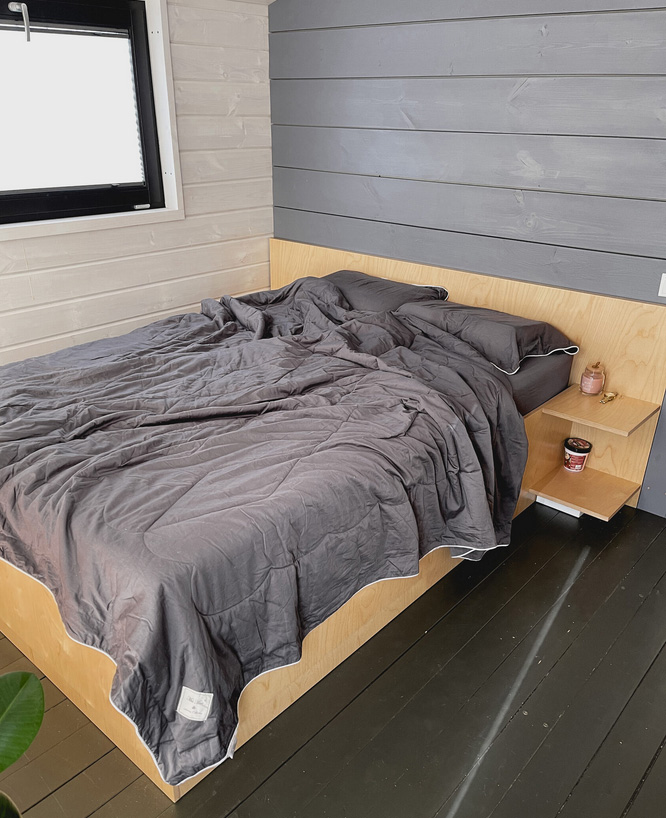 Мебель для спальни и кровать из фанеры