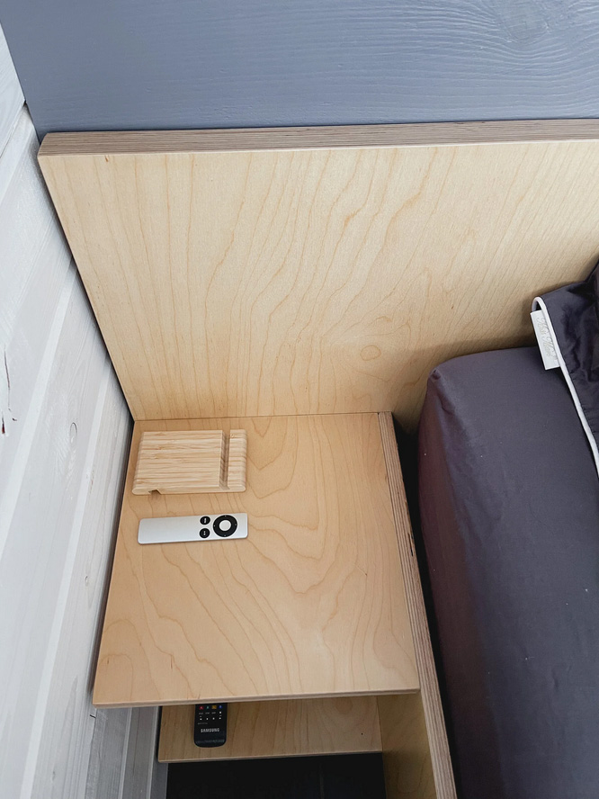 Мебель для спальни и кровать из фанеры