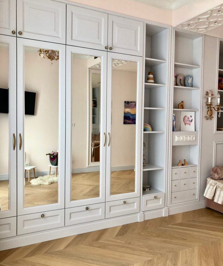 Шкаф из массива, белая эмаль, фрезеровка