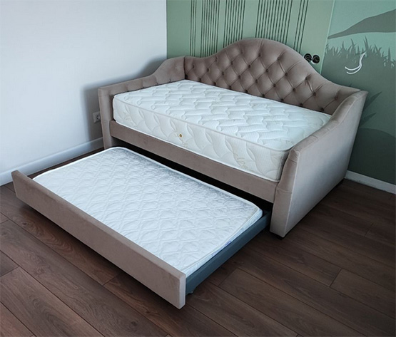 Кровать на заказ с мягким изголовьем от производителя