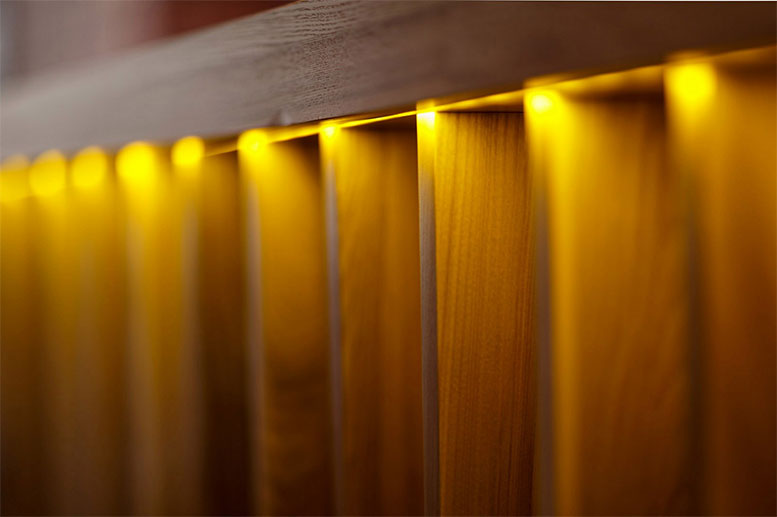 Мебель для кафе, магазина из массива дерева и мебельной фанеры