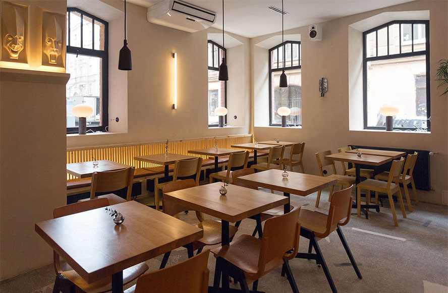 Мебель для кафе, магазина из массива дерева и мебельной фанеры