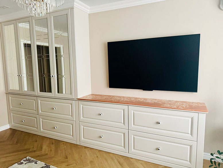 Шкафы в классическом стиле из массива дерева и МДФ